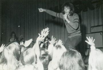 warrenonstage1.jpg